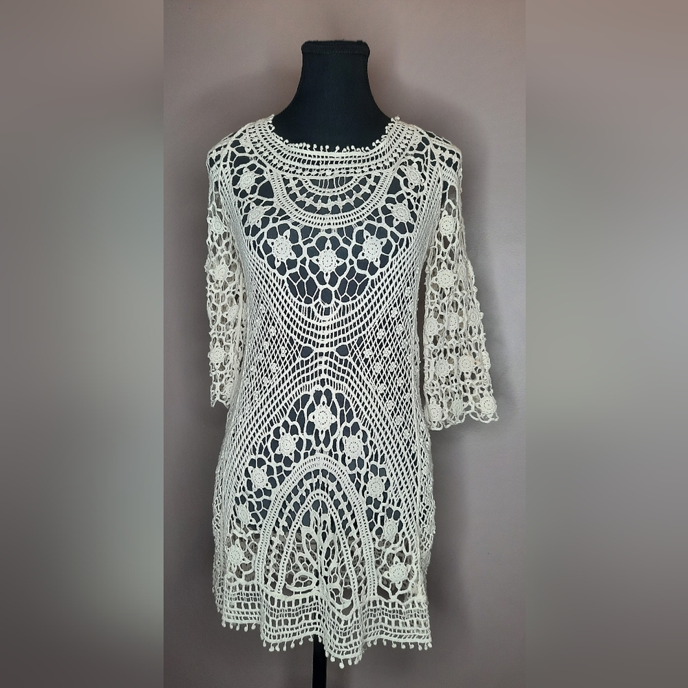 Elegant Crochet Backless Lace Dress